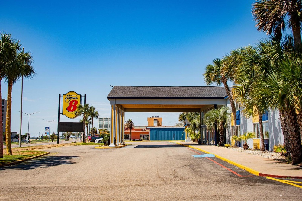 Super 8 by Wyndham Biloxi Main image