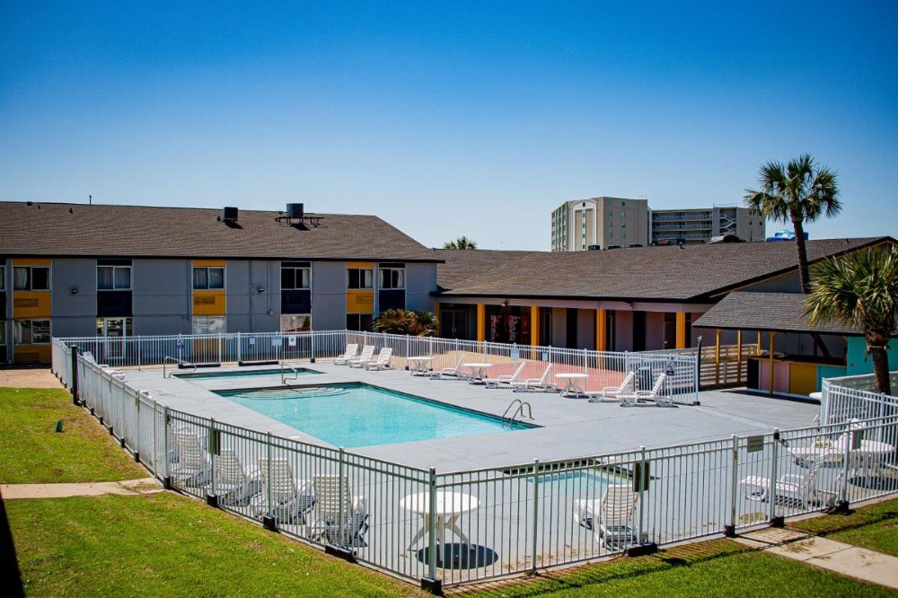 Super 8 by Wyndham Biloxi